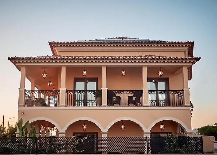 Silver Coast בית הארחה 4*