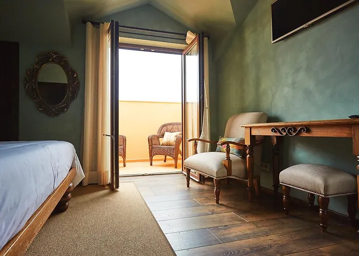 Silver Coast בית הארחה