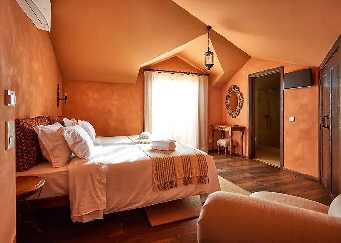 Silver Coast בית הארחה