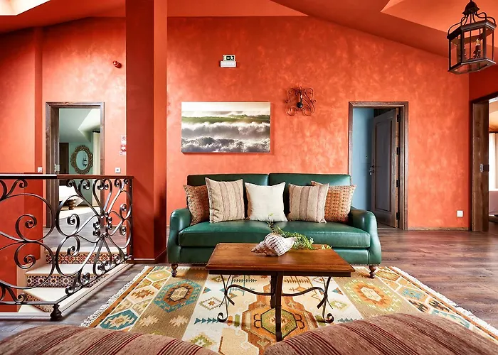 Silver Coast בית הארחה